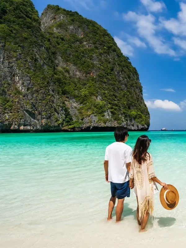 couple-in-thailand.webp